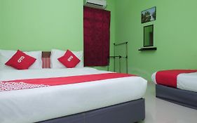 Oyo 90018 River Village Hotel